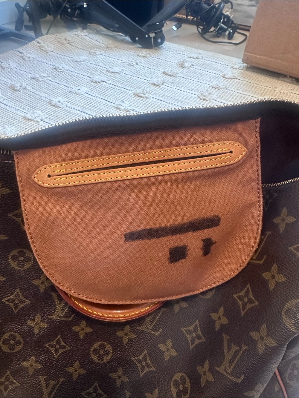 Louis Vuitton Monogram Speedy 35 - Picture 8 of 13